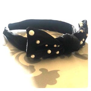 VICI black headband w pearl bow